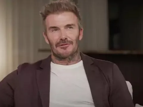 Beckham chọn đội hình mơ ước, vắng Scholes và Ronaldinho