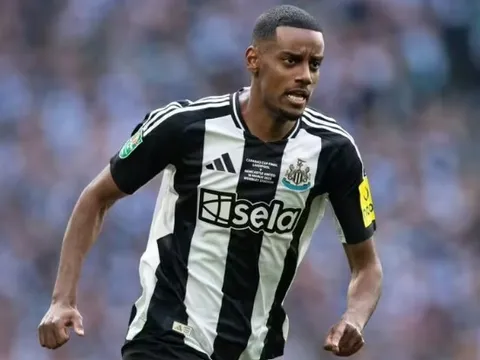 Vì Isak, Liverpool sẵn sàng hy sinh 4 cái tên cho Newcastle