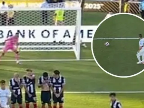Monterrey gây tranh cãi với hàng rào kép trước Inter Milan