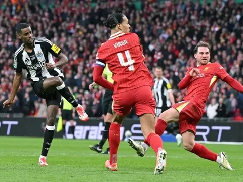 3 nhà báo chỉ ra kịch bản duy nhất giúp Liverpool chiêu mộ Isak