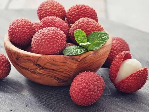 Ăn vải thiều đúng cách để không bị nóng trong, mọc mụn không phải ai cũng biết