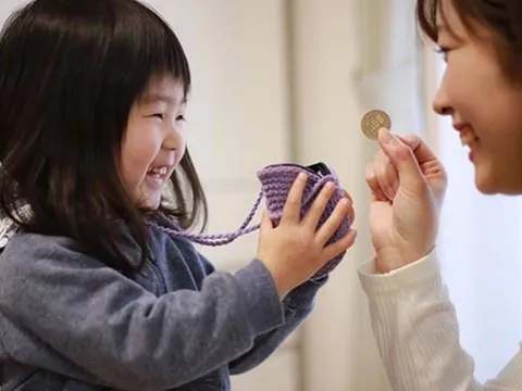 "Cho con 10 nghìn tiêu vặt": Phản ứng của cha mẹ quyết định tư duy tài chính của trẻ sau này