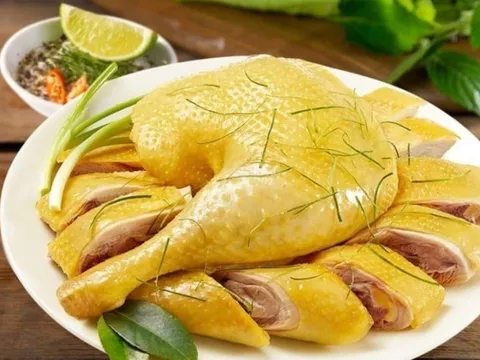 Luộc gà không còn tanh, đỏ: Thử ngay cách này, gà vàng da, ngọt thịt và thơm lừng