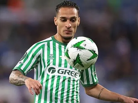 MU muốn bán đứt Antony, Betis bị làm khó