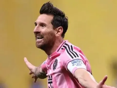 Ghi bàn dù đau cơ đùi, Messi khiến Mascherano choáng váng