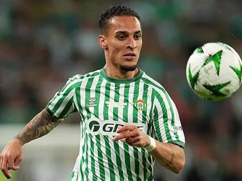 Antony từ chối đội bóng của Fabregas, chờ Betis