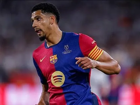 Barcelona không thể biến Araujo thành "vật tế thần"
