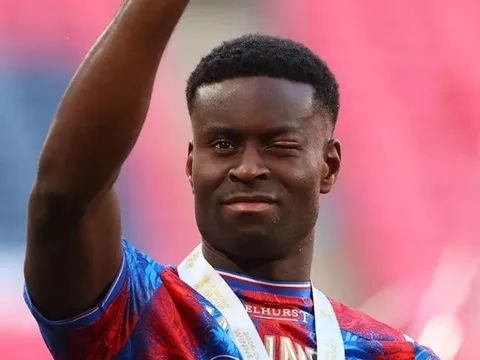 Được Foden ca ngợi, Guehi lọt tầm ngắm của Liverpool