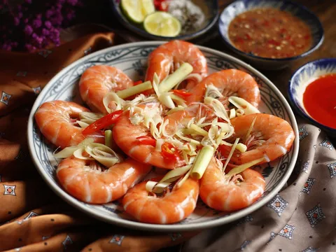 Luộc tôm thêm 1 thứ này vào nồi: Tôm hết tanh, gấp đôi chất bổ