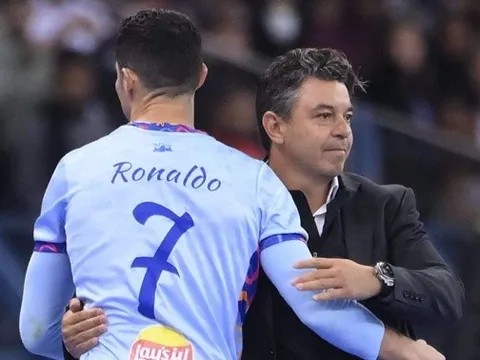HLV Gallardo bất ngờ tiếp cận Ronaldo vì Club World Cup