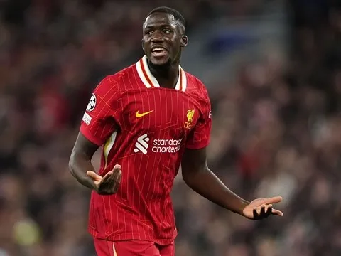 Liverpool lo ngại kịch bản Alexander-Arnold lặp lại với Konate