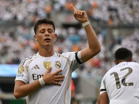 Real 3-1 Pachuca: Bản lĩnh 10 người; Guler rực sáng