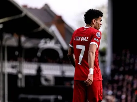 Vì sao Barca vẫn chưa từ bỏ Luis Diaz?