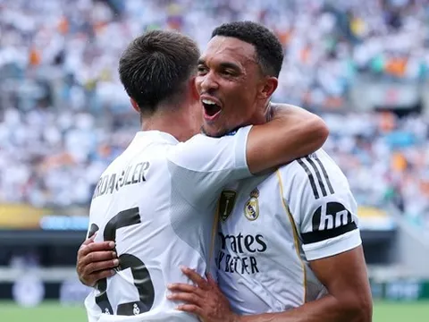 Sau 2 trận, Trent Alexander-Arnold khiến CĐV Real Madrid "dậy sóng"