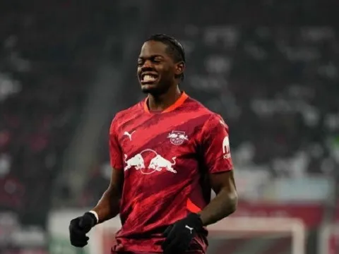 Lukeba có phải phương án tốt hơn Guehi cho Liverpool?