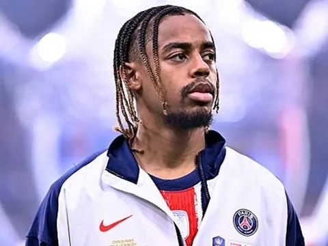 Arsenal và Chelsea quan tâm, PSG ra quyết định với Barcola