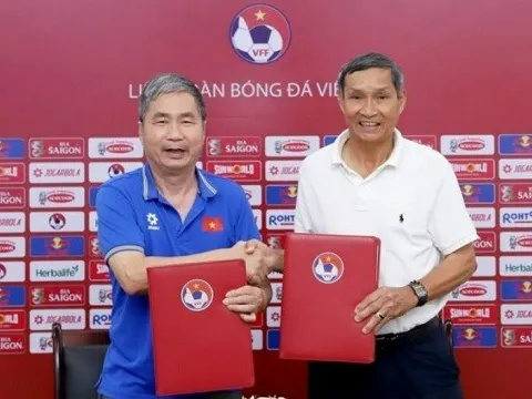 HLV Mai Đức Chung giữ vững vị trí trong top 3 HLV lớn tuổi nhất thế giới