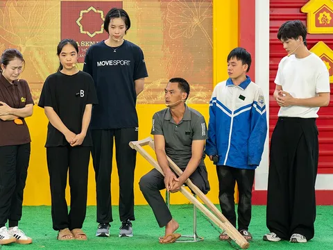 Nghẹn lòng hình ảnh người đàn ông mất một chân vẫn ngày ngày mưu sinh nuôi con