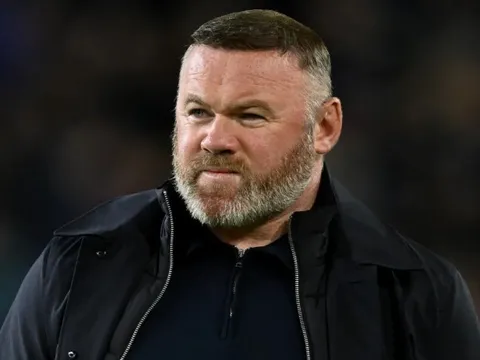 Rooney nhận việc mới trong kỳ nghỉ hè, sát cánh cùng Dawson