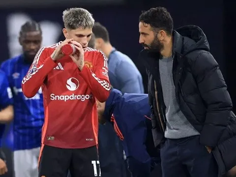 Hành động của Garnacho làm khó Man Utd