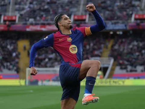 Barcelona và bài toán mang tên Ronald Araujo