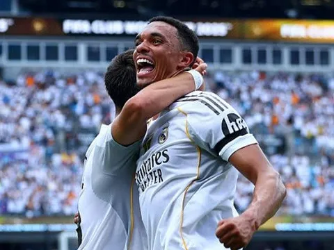 Fan Real đứng về phía Alexander-Arnold giữa tranh cãi với Liverpool