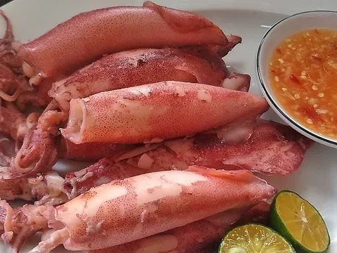 Cách hấp mực không tanh, giòn sần sật