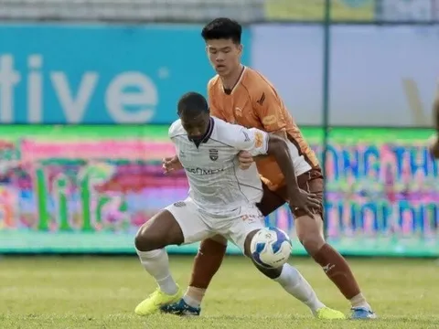 Trung vệ 18 tuổi, cao 1m95 của HAGL lên tuyển U23 Việt Nam