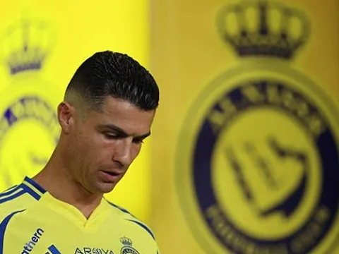 Sau tất cả, Cristiano Ronaldo gửi lời cảm ơn HLV Pioli
