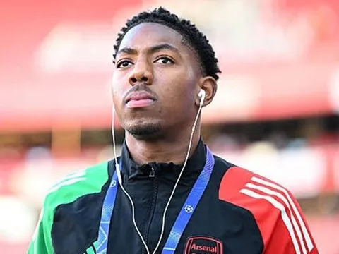 CHÍNH THỨC! Lewis-Skelly gia hạn hợp đồng với Arsenal đến 2030