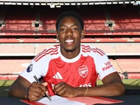 Lewis-Skelly ký hợp đồng mới, Arsenal chặn kế hoạch của Real Madrid