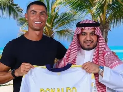 Ronaldo nhận lương từng giây, mỗi bàn thắng có giá 80.000 bảng, 16 người phục vụ