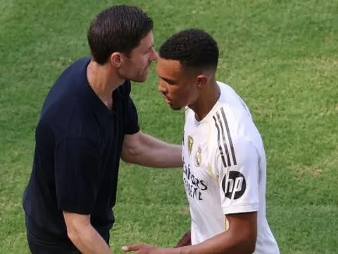 Alonso trao quyền tự do, Trent Alexander-Arnold lập tức bùng nổ