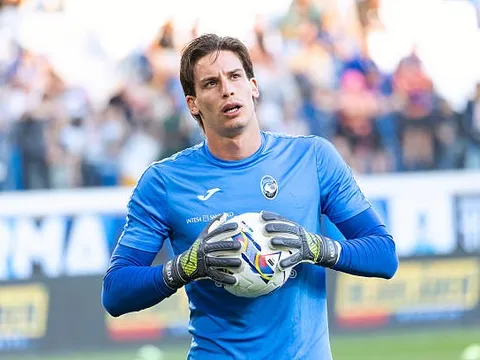 NÓNG: Fabrizio Romano bác bỏ 2 tin đồn liên quan đến Man Utd