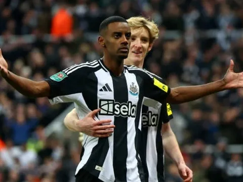 Tại sao MU nên lựa chọn Alexander Isak thay vì Viktor Gyokeres?