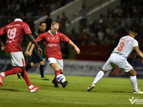 Owen lập cú đúp, huyền thoại MU thắng Việt Nam All Stars 4-2