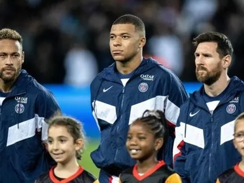 Messi cảm thấy không vui vì PSG "thiên vị" Mbappe