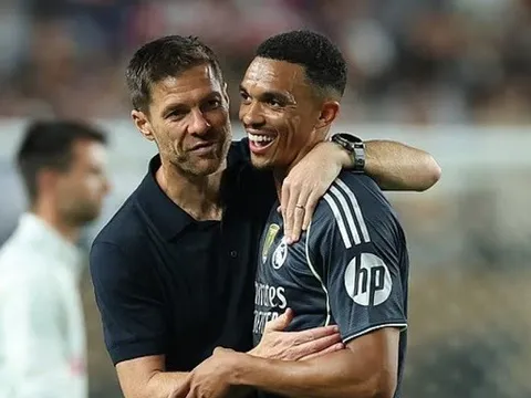 Trent Alexander-Arnold ấn tượng với cách Alonso dẫn dắt Real