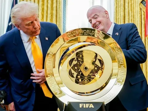 Mối quan hệ thân thiết lạ thường giữa Donald Trump và Gianni Infantino