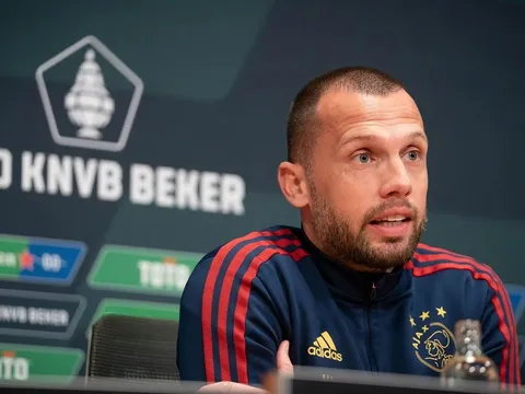 Vừa quay lại Ajax, John Heitinga đã cấm cửa 7 cầu thủ