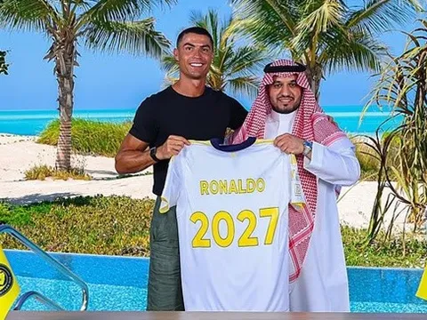 Gia đình ủng hộ tuyệt đối, Ronaldo tiếp tục ở lại Saudi Arabia
