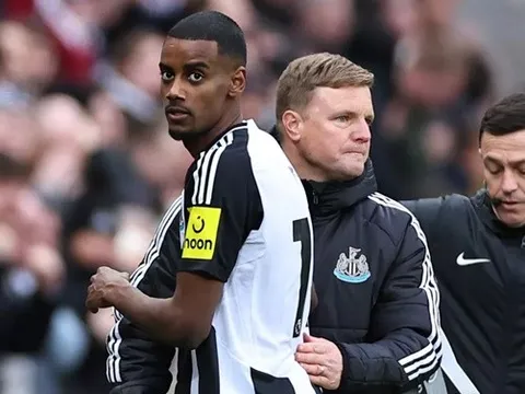 Isak lọt tầm ngắm của Liverpool, Eddie Howe vẫn bình thản