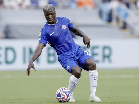 Moises Caicedo: Nhạc trưởng Chelsea trong chiến thắng tưng bừng trước Benfica