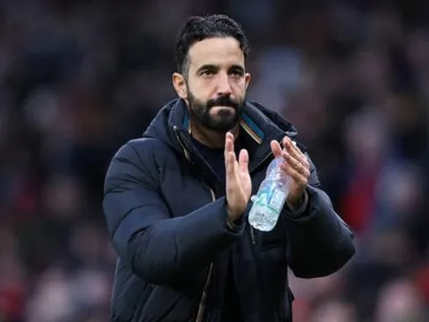Gánh nặng tài chính cản bước tái thiết Manchester United