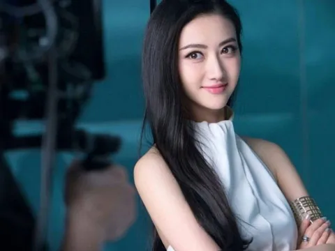 Phụ nữ trung niên nhất định phải biết: 3 điều tuyệt đối không nên nói ra dù trong lòng đầy chua chát
