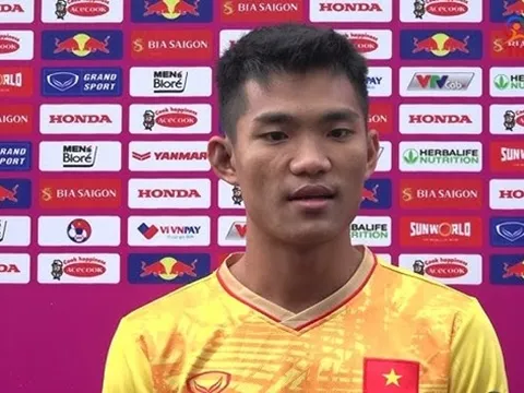 Phan Du Học bất ngờ đeo băng đội trưởng HAGL