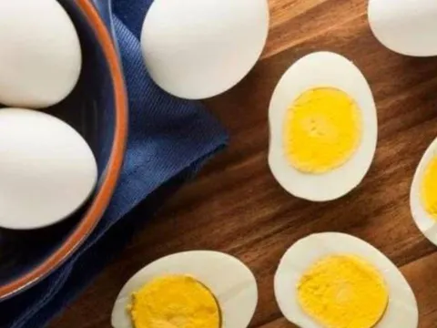 Các bác sĩ cảnh báo: Cách ăn trứng luộc này gây tắc nghẽn mạch máu, nhiều người vẫn vô tư làm mỗi ngày