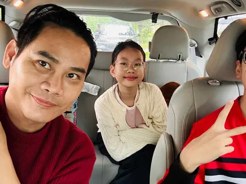 MC Hồng Phúc thưởng cho 2 con bằng chuyến du lịch Mỹ vì thi đậu trường công