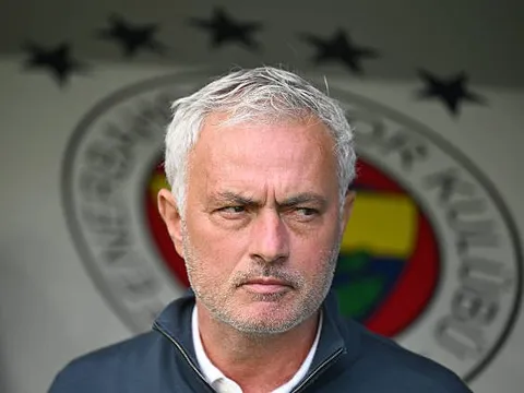 Giải bài toán hàng công, MU lẽ ra nên đi trước Mourinho một bước