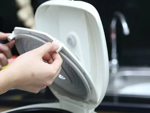 4 chỗ này là "ổ vi khuẩn" ở nồi cơm điện, cần vệ sinh sạch sẽ mỗi tháng